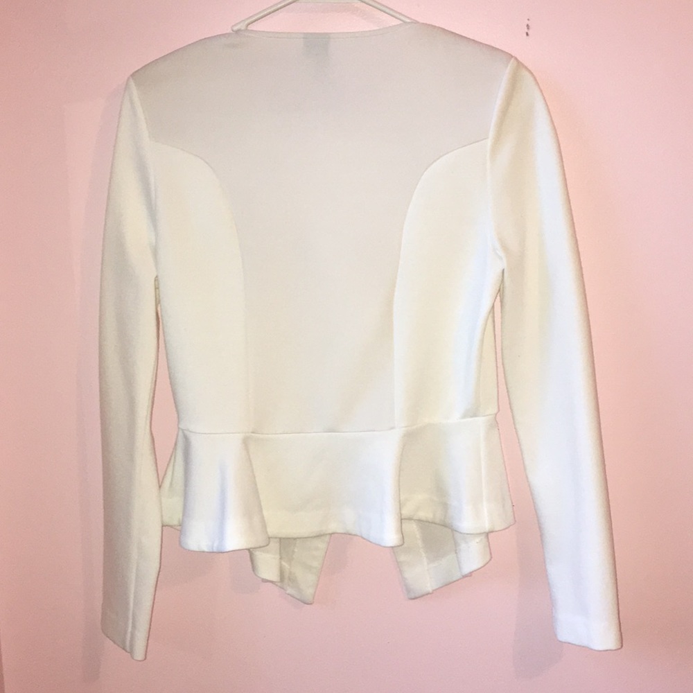 Mini white jacket 🌛 - Picture 4 of 6